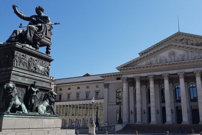 800 Years of History: A Munich GPS Audio Tour - From St. Peter’s Church into Viktualienmarkt: the walking-with-context section