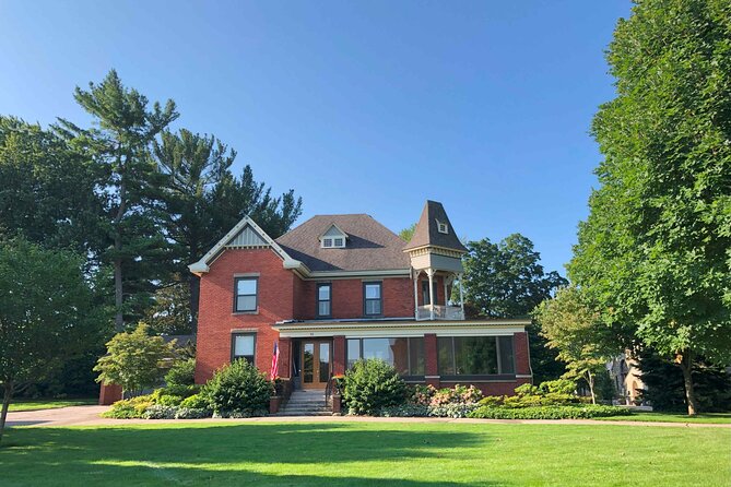 A Self-Guided Walking Audio Tour of Holland, Michigan - Getting started with VoiceMap: offline access, maps, and a smooth download