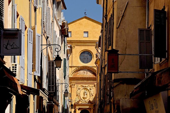 Aix-en-provence Heritage and Food Self-Guided Walking Tour - Stop 2: Le Tour de l’Horloge, Bagniers Fountain, and the madeleine-macaron plan