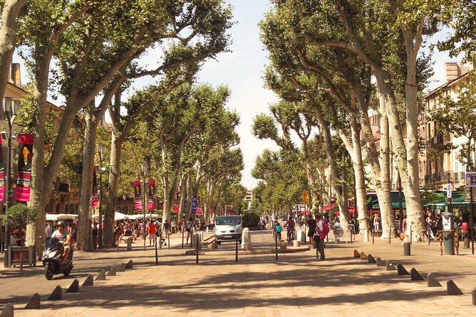 Aix-en-Provence Scavenger Hunt and Sights Self-Guided Tour - The route between big sights: Place des Prêcheurs and more