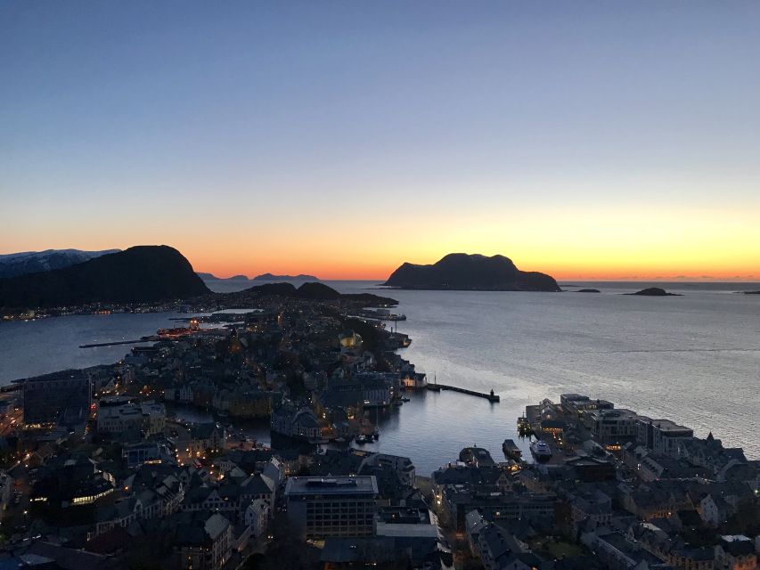 Ålesund: Ålesund and Surrounding Islands Audio Guide Tour - Getting There in Ålesund: Meeting Point and Timing Tips