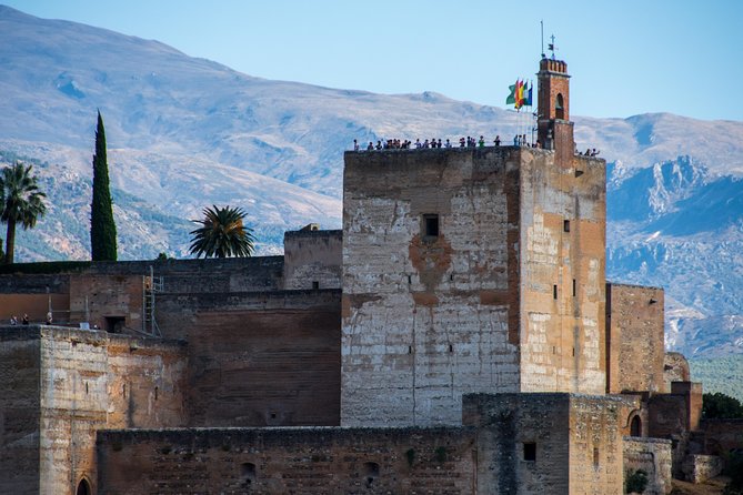 Alhambra and Nasrid Palaces Ticket with Audioguide - Starting smart: what you need at the meeting point
