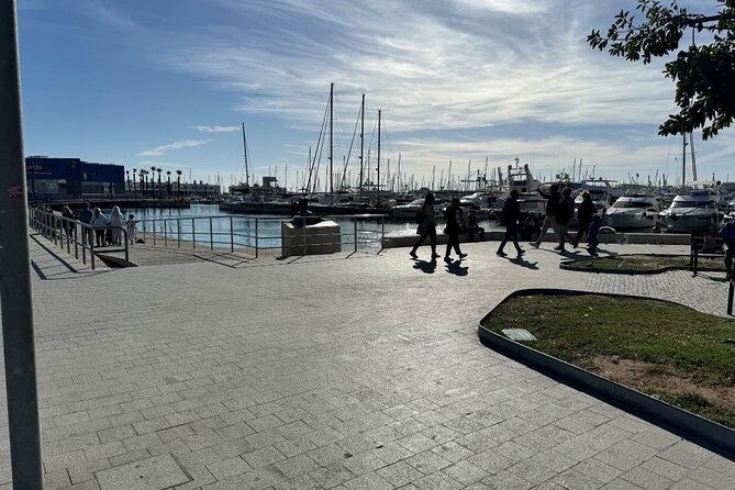Alicante’s History and Highlights: Self-Guided Walking Tour - Plaza Santa Faz and Plaça de la Santíssima Faç: medieval-era atmosphere
