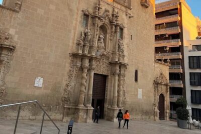 Alicante’s History and Highlights: Self-Guided Walking Tour - Alicante City Hall and the story of how the city governs itself