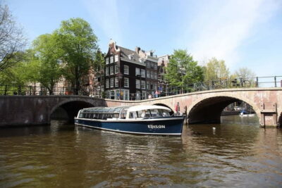 Amsterdam: 75 Minute City Canal Cruise with Audio Guide - Where the Route Takes You: Prinsengracht to Magere Brug