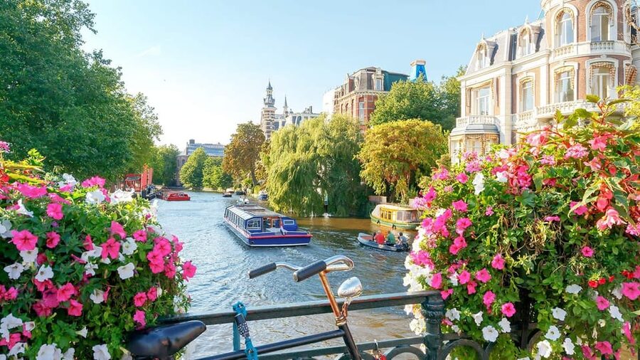 Amsterdam Audioguide - TravelMate app for your smartphone - Heineken Experience: a modern-city story