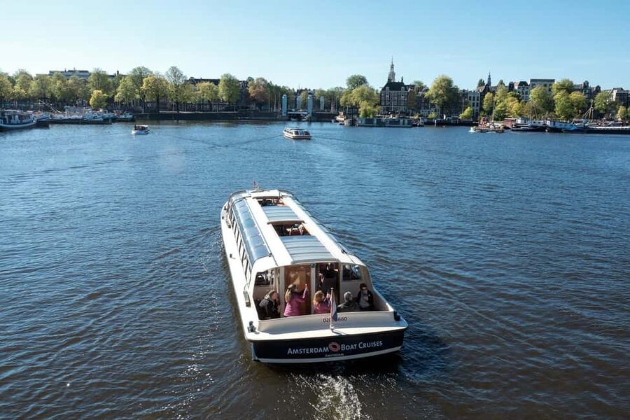 Amsterdam: Canal Cruise with Live Commentary & Audio Guide - Electric canal cruise value: why this one works in Amsterdam