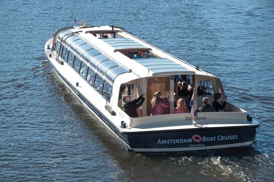 Amsterdam: Canal Cruise with Live Commentary & Audio Guide - Who should book this cruise (and who might want another option)
