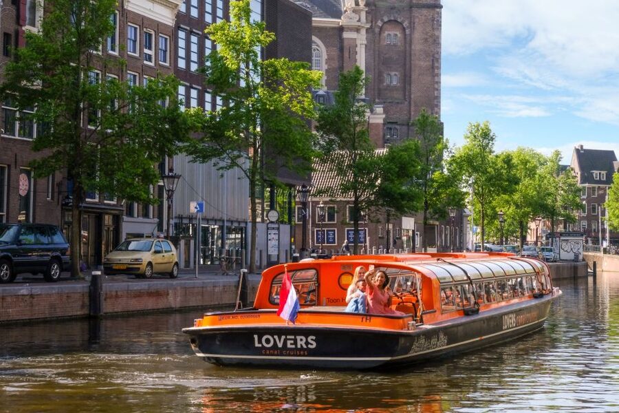 Amsterdam: City Centre Canal Cruise including Audioguide - Why this 1-hour canal cruise is a smart first move