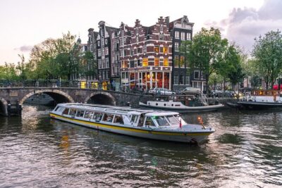 Amsterdam City Centre Cruise on heated boat with Audioguide - Audio guide reality: speakers, phone languages, and how to actually hear it