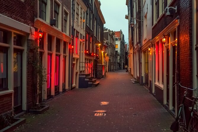 Amsterdam Ghost Hunt: Self-Guided Mystery Adventure - Entering the hunt at Hotel Prins Hendrik