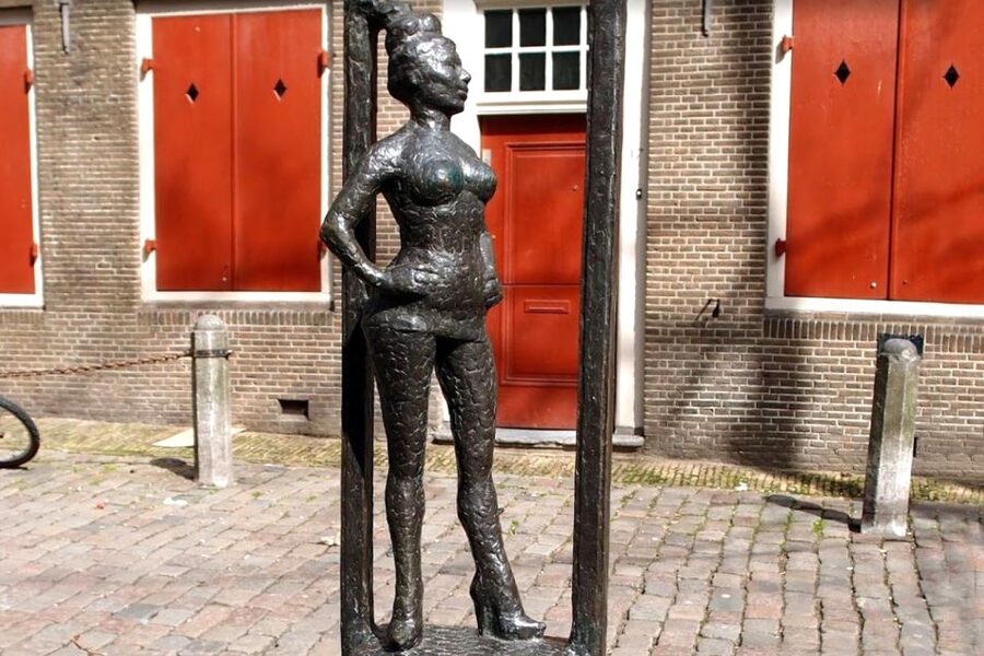 Amsterdam: Red Light District 1-hour Smartphone Audio Tour - Bloedstraat, Narrow Lanes, and the People of the Past
