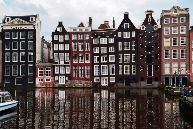 Amsterdam Scavenger Hunt and Highlights Self Guided Audio Tour - Why This Amsterdam scavenger hunt feels different from a regular tour