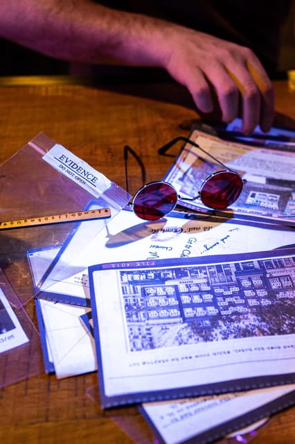 Amsterdam: Self-guided Red Light District Pub Crawl Mystery - The middle stretch: Red Light District time plus a full bar session