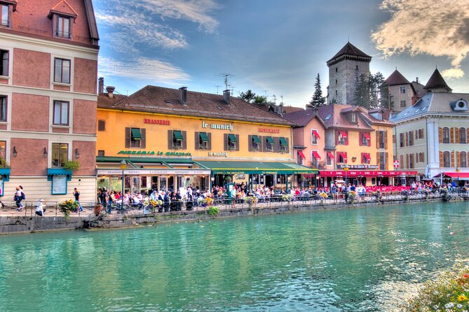 Annecy Scavenger Hunt and Highlights Self Guided Audio Tour - A 1.8 km walk you can stretch into a real two-hour outing