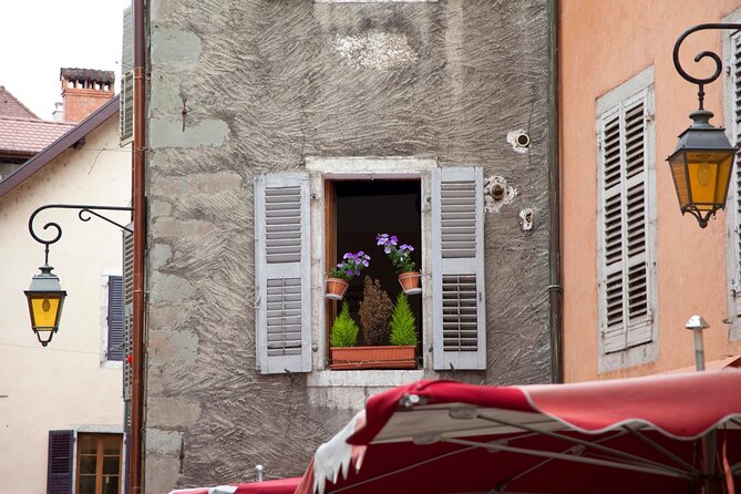 Annecy Scavenger Hunt and Highlights Self Guided Audio Tour - Price and value: what $10.82 buys you in real time