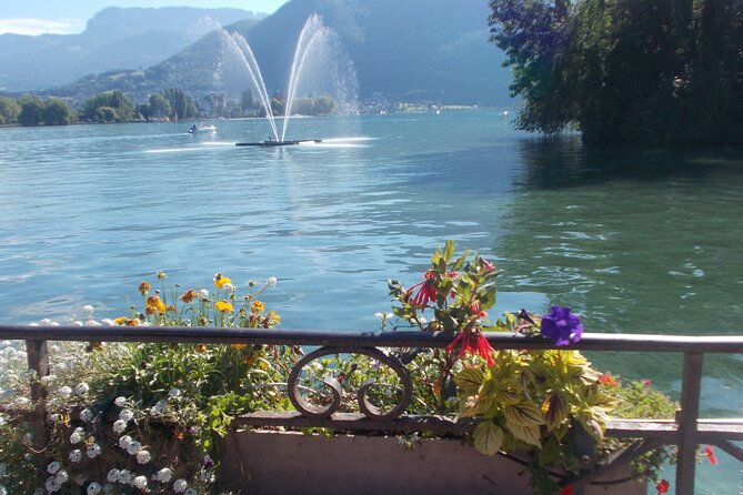 Annecy Scavenger Hunt and Highlights Self Guided Audio Tour - Weather, internet, and smartphone habits that keep you on track
