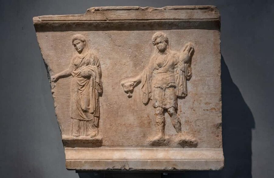Athens: Acropolis Museum Reserved Entry Ticket & Audio Tour - Entering the Acropolis Museum with your time slot