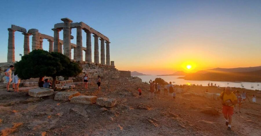 Athens: Cape Sounio & Poseidon Temple Trip with Audio Guide - Cape Sounion break time: where you set up for the cliff views