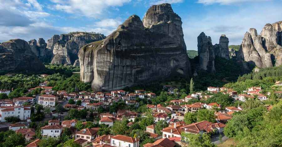 Athens: Meteora Day Trip with Audio Guide and Lunch Option - Pickup points in central Athens and how to avoid missing the bus