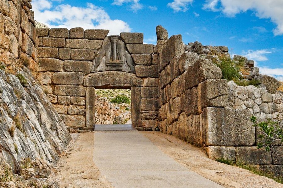 Athens: Peloponnese Highlights Day Trip and V.R. Audio Guide - Corinth Canal: A 20-Minute Engineering Break
