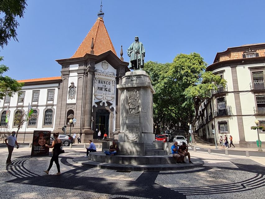 Audio Guide Citywalk Funchal for Cruise Guests - Past São Lourenço Palace: A Softer Turn Toward the Old City