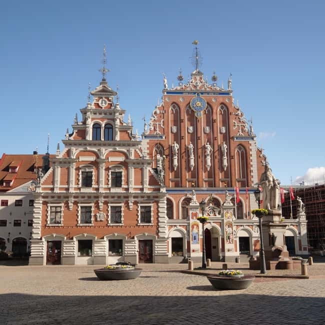 Audio Tour of Riga Old Town - Starting at the Statue of Roland: your Riga Old Town launch point