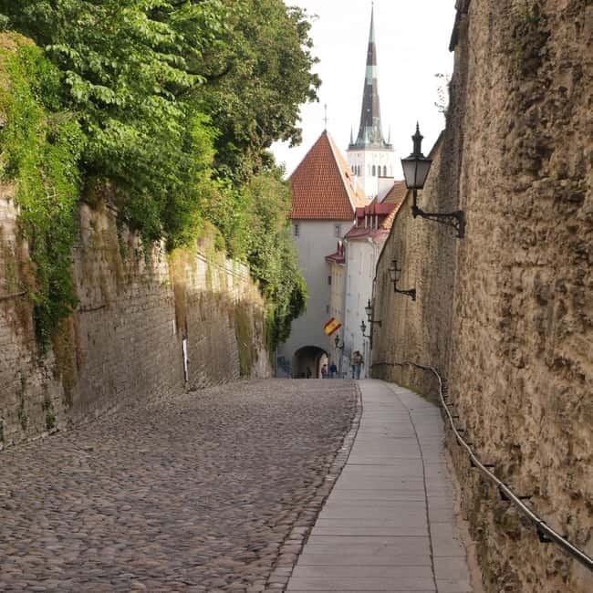 Audio Tour of the Toompea Hill (Cathedral Hill) in Tallinn - Connecting Toompea Hill back to Tallinn Old Town after the tour