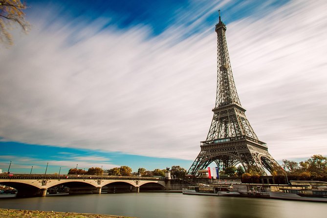 Audioguide - The Eiffel Tower and its secrets - Mobile Ticket and Downloads: How to Avoid Tech Friction