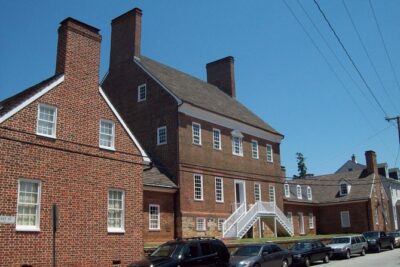 Awesome Scavenger Hunt: Annapolis Red Bricks & Blue Views - How the Let’s Roam App Hunt Works on Your Phone