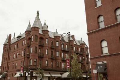 Awesome Scavenger Hunt: Burlington Beauty - Battery Park and the Landmark Chain You’ll Hunt For