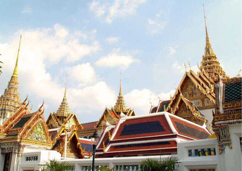 Bangkok: Grand Palace & Emerald Buddha Entry with Audioguide - Wat Phra Kaew Walkthrough With a Mobile Audioguide