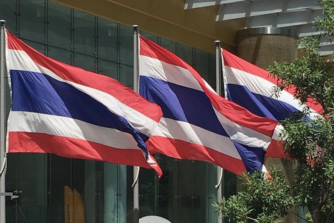 Bangkok's Wireless Road: A Self-Guided Audio Tour - Getting oriented at BTS Phloen Chit and following the auto-play route