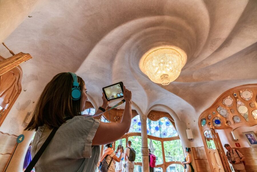 Barcelona: Casa Batlló Entry with Self-Audioguide Tour - Casa Batlló self-audioguide: what you get for about 1 hour 15 minutes