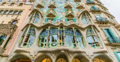 Barcelona: Casa Batlló Entry with Self-Audioguide Tour - Getting in fast: where to show tickets and how crowds change your experience