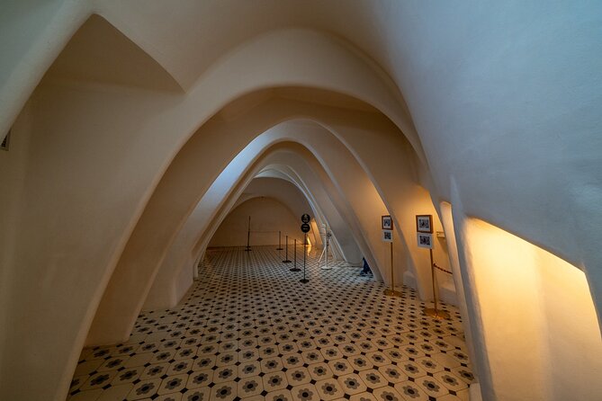 Barcelona: Casa Batllo Timed Entrance Ticket with Audio Guide - Crowds and listening: the practical reality