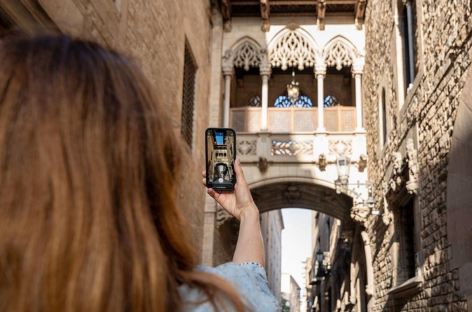 Barcelona Gothic Quarter Self-Guided Tour: Hidden Skull Route - Plaça del Regomir to City Hall: Casa de la Ciutat / Ayuntamiento