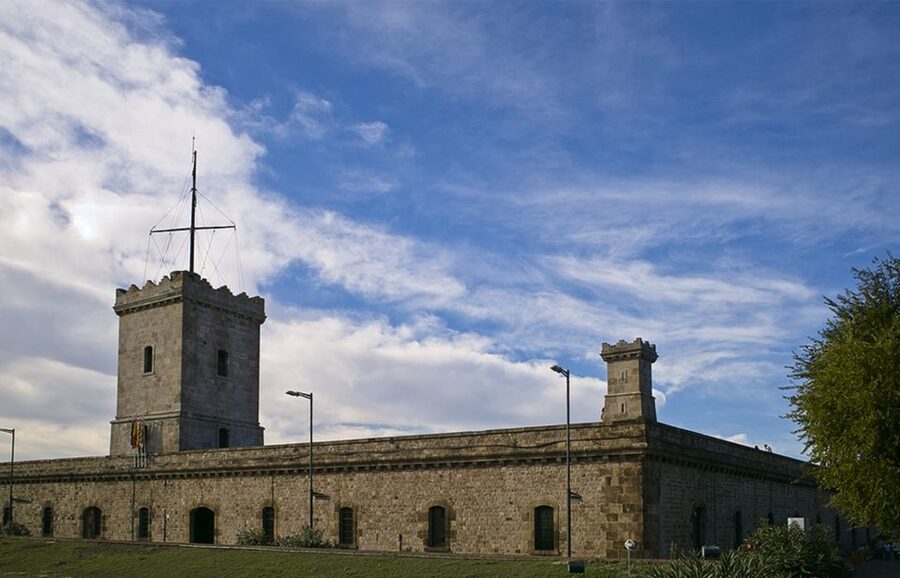 Barcelona: Montjuïc Cable Car Ticket with Audio Guide - Santa Maria del Mar: listening makes the stone feel close
