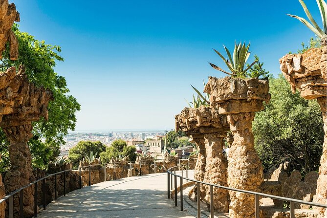 Barcelona: Reserved Group Entrance to Park Güell with Audio Guide - Casa del Guarda: why the entrance-area stop is worth your attention