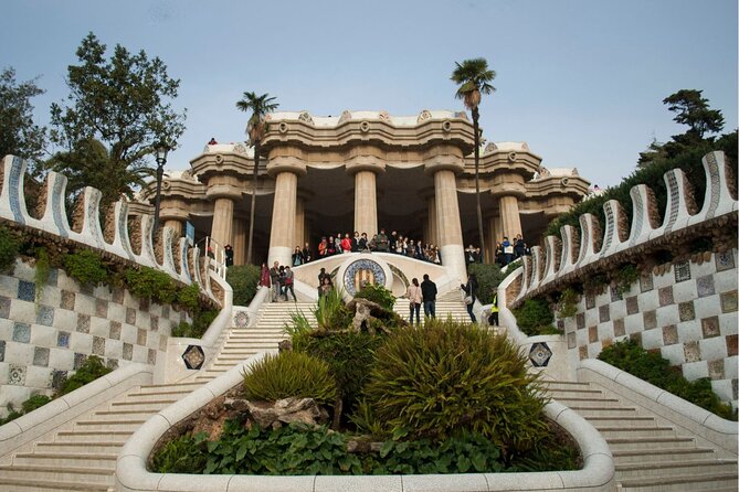 Barcelona: Reserved Group Entrance to Park Güell with Audio Guide - Audio guide reality check: how to avoid the Wi‑Fi trap