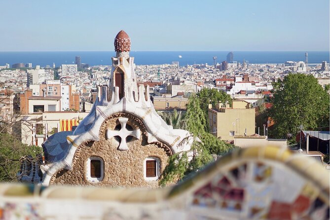 Barcelona: Reserved Group Entrance to Park Güell with Audio Guide - What you’ll actually see: dragon terrace, curved bench, and Gaudí’s structures