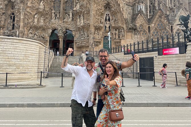 Barcelona Scavenger Hunt and Sights Self-Guided Tour - Casa Amatller: Your First Stop, Your First Win