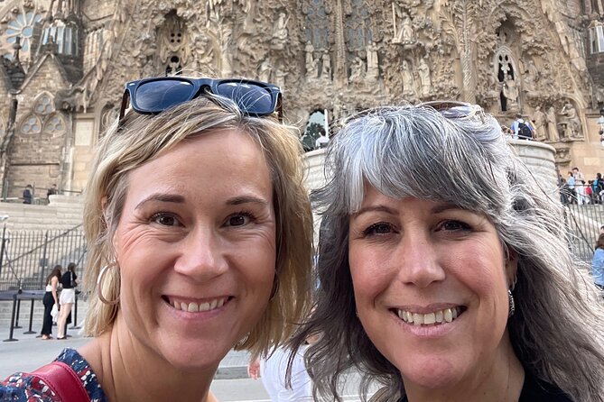 Barcelona Scavenger Hunt and Sights Self-Guided Tour - Casa Batlló: Hunting Details Between Stops