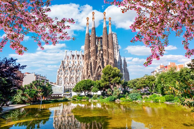 Barcelona Scavenger Hunt and Sights Self-Guided Tour - How the App Turns Famous Buildings into a Game