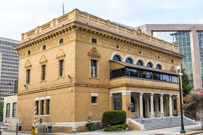 Baton Rouge Historic Downtown Self-Guided Audio Walking Tour - Start at the Old Governor’s Mansion: the little white house story