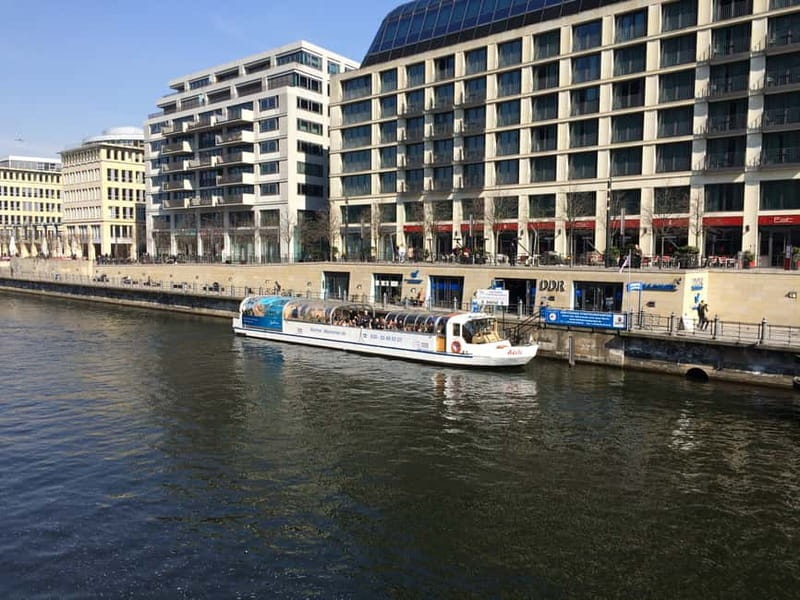 Berlin: Boat Sightseeing Cruise with Audioguide - Key things that make this cruise worth your time