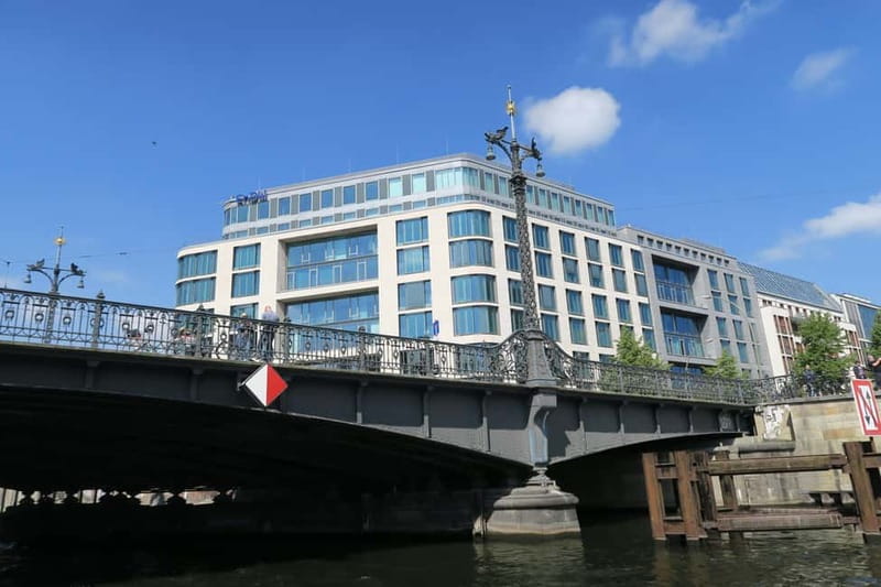 Berlin: Boat Sightseeing Cruise with Audioguide - From Reichstag to the German Chancellery: government quarter views with breathing room