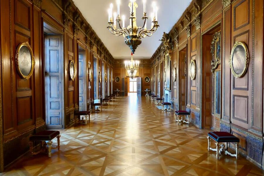 Berlin: Charlottenburg Palace & Gardens Ticket & Audio Tour - Charlottenburg Palace: a Prussian showpiece in Baroque form