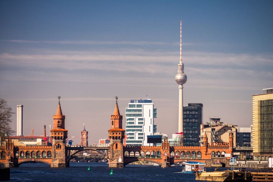 Berlin Kreuzberg: Scavenger Hunt Self-Guided Tour - Jewish Museum and Prinzessinnengarten: culture and everyday Berlin