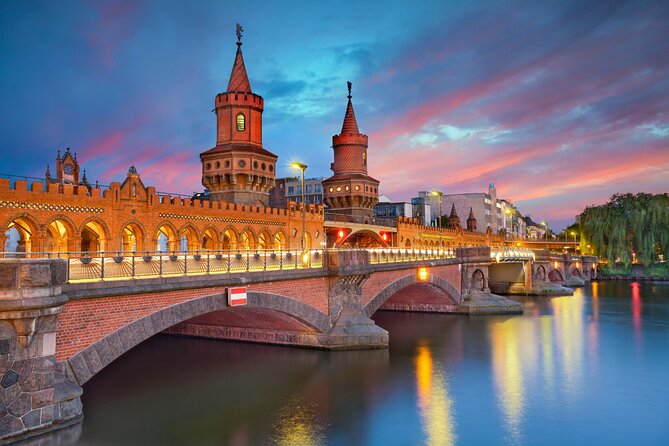 Berlin Scavenger Hunt and Highlights Self-Guided Tour - Who should play this in Berlin (couples, families, companies, students)
